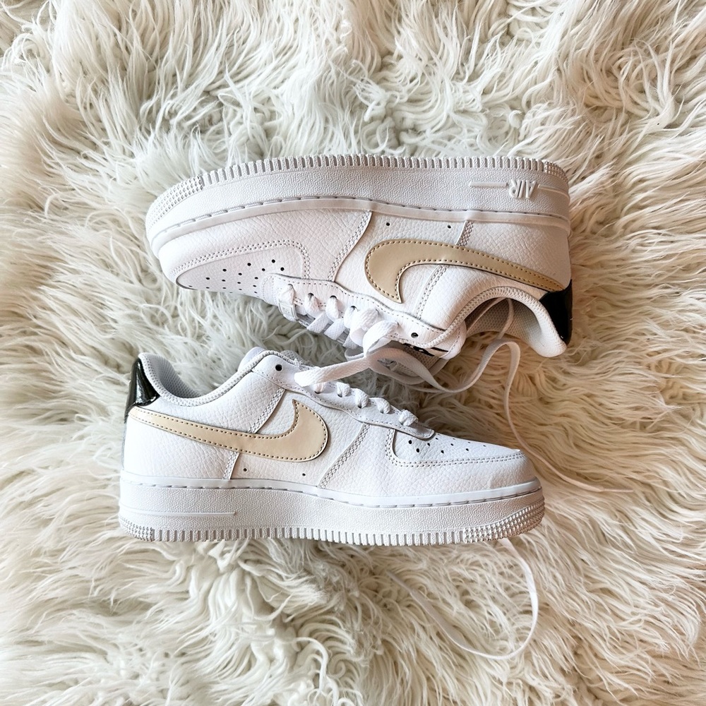 Nike Air Force 1 Low - WORN ONCE - White/Tan/Dark Brown
